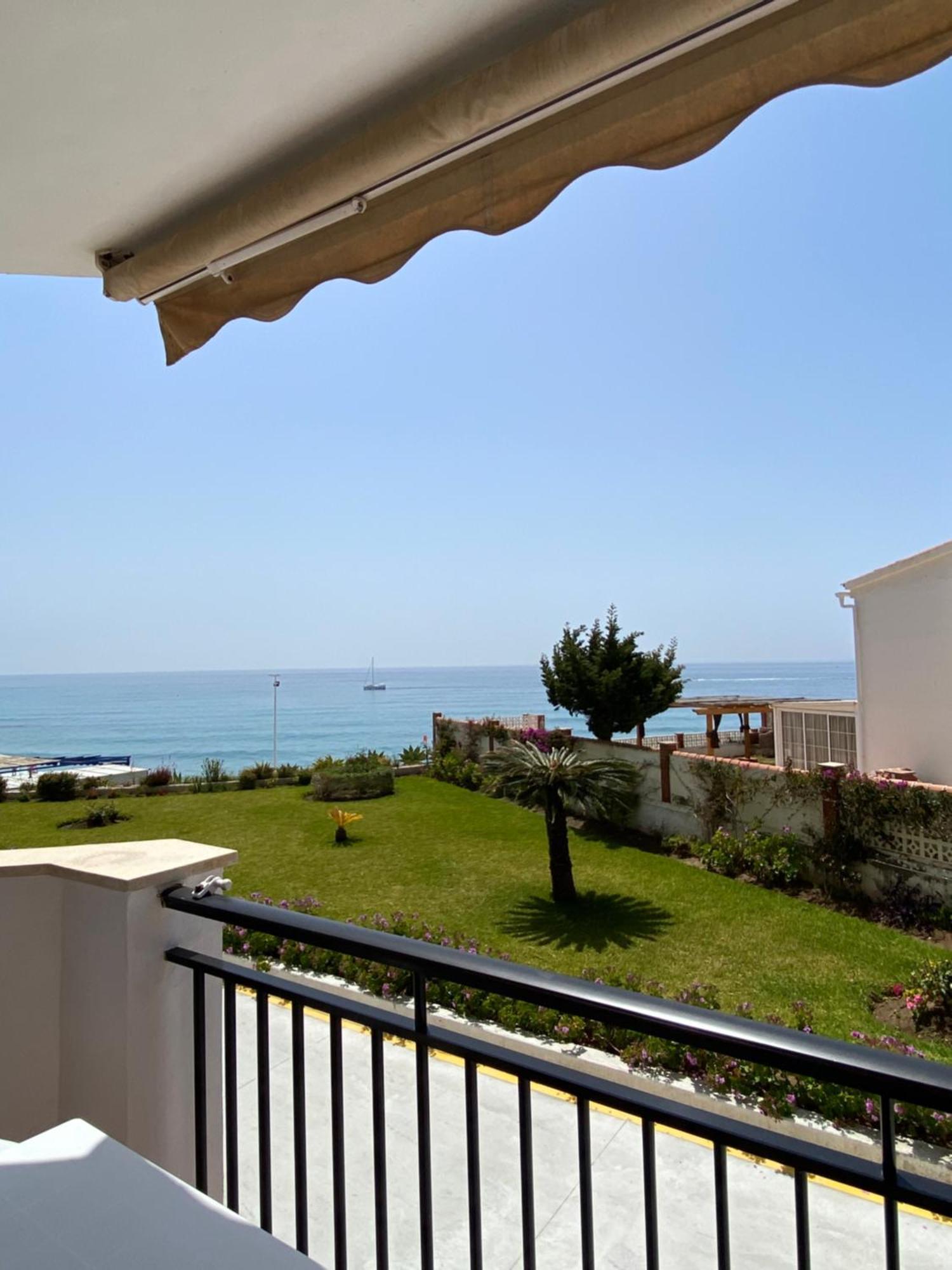 Apartamento a pie de playa. Nerja Exterior foto